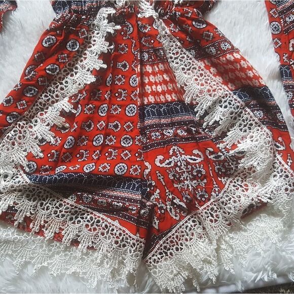 Gemqi Shorts Romper One Piece Red Blue Cream Lace Trim Women’s Size Large - Picture 3 of 9